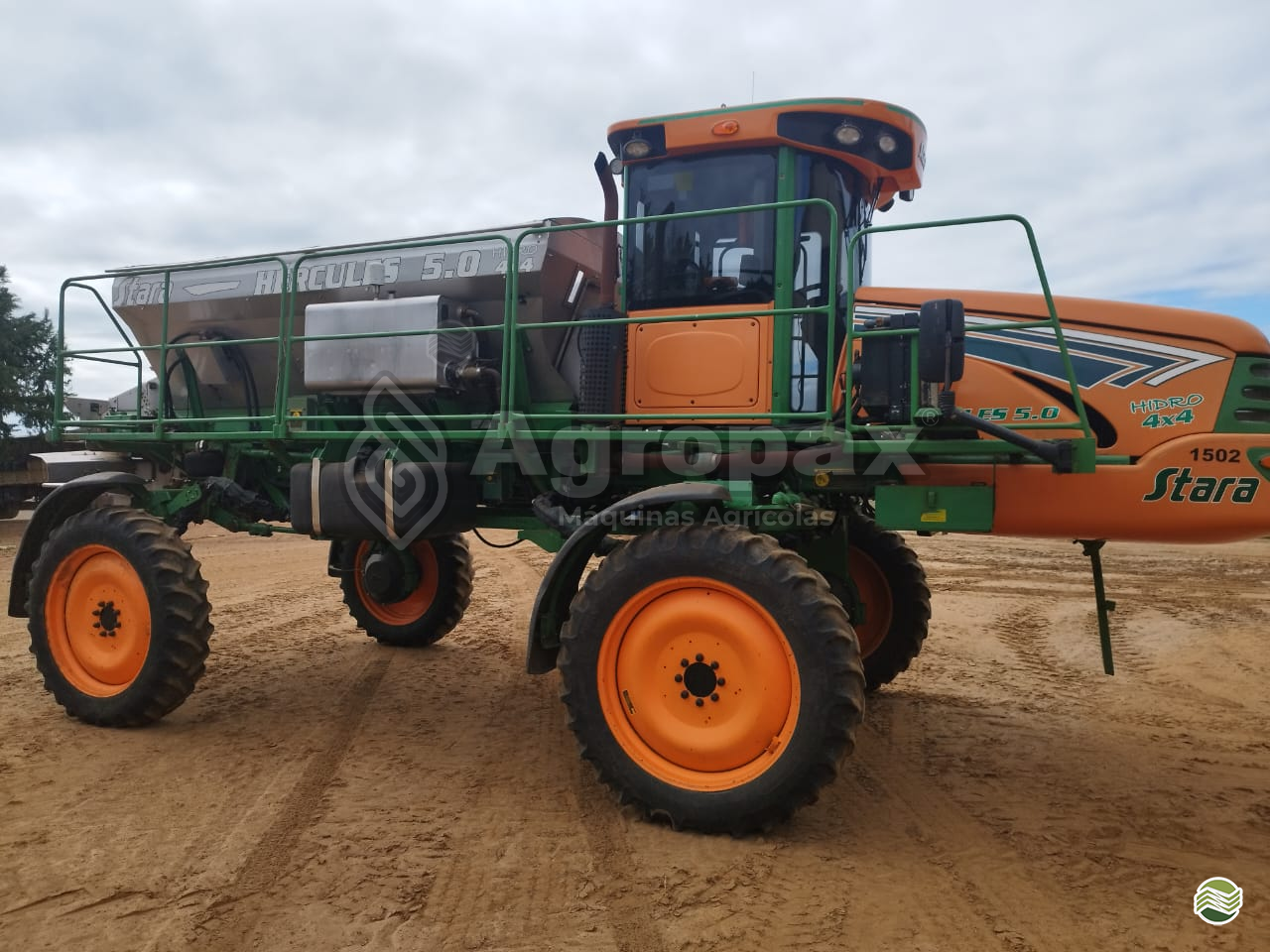 DISTRIBUIDOR AUTOPROPELIDO STARA HERCULES 5.0 Agropax Máquinas Agrícolas TIBAGI PARANÁ PR